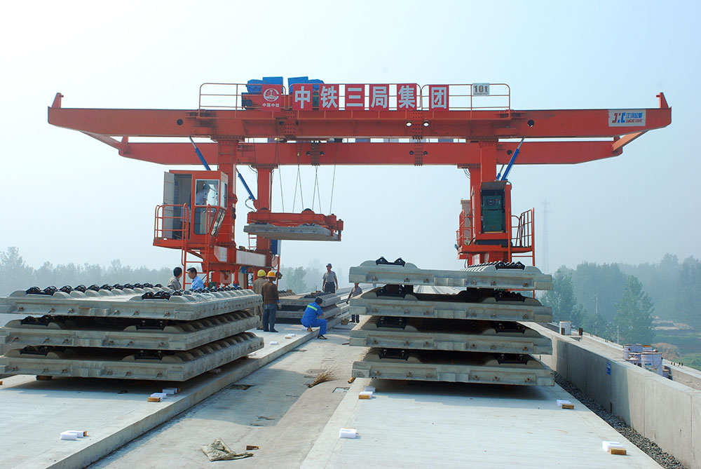 中鐵三局MGL10鋪板機